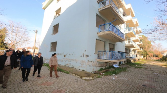Efes Selçuk Belediye Lojmanlarının yıkımına başlandı