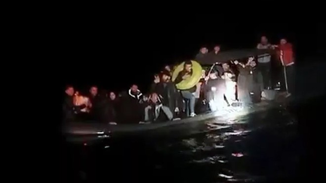 Ege de ölüm-kalım savaşı: 25 göçmen kurtarıldı!