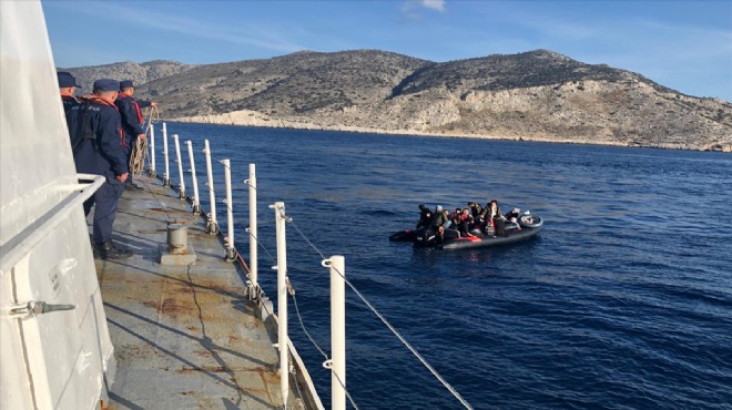 Ege Denizi nde can pazarı: 15 göçmen kurtarıldı!