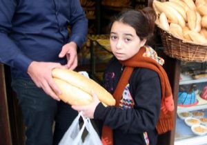 İzmir de Suriyeli ye  askıda ekmek  