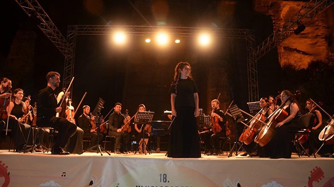 El Ele Orkestrası Gümüşlük Festivali ni kapattı