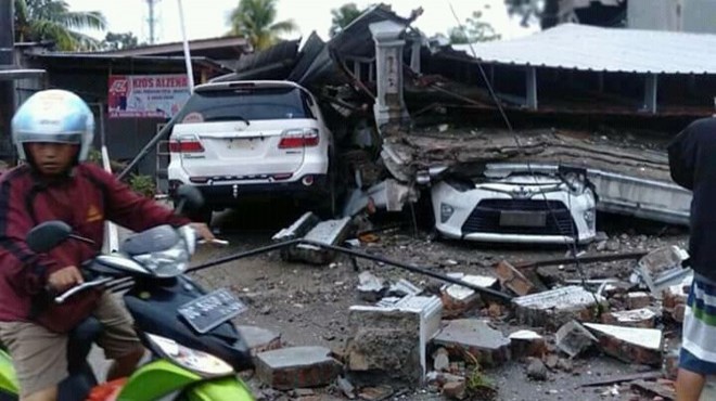 Endonezya da deprem: Ölü ve yaralılar var