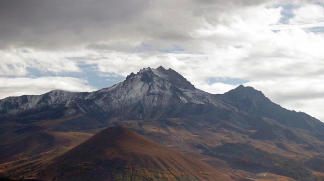 Erciyes Dağı nda mahsur kalan dağcı için çalışma başlatıldı