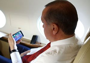 Erdoğan uçakta gözünü kırpmadan o maçı izledi 