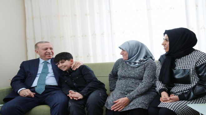 Erdoğan, depremzede aileyle bir araya geldi