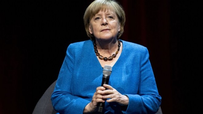 Eski Almanya Başbakanı Merkel den öz eleştiri!