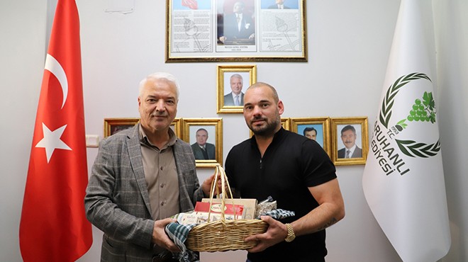 Eski futbolcu Sneijder den Saruhanlı a ziyaret