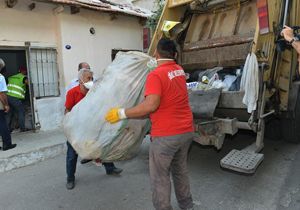 Çiğli Belediyesi’nden çöp ev operasyonu