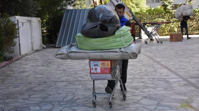 Evleri zarar gören depremzedeler taşınıyor