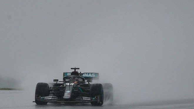 Formula 1 yarışlarına yağmur arası