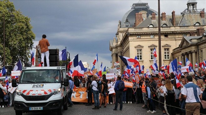 Fransa da aşı karşıtı eylemler sürüyor