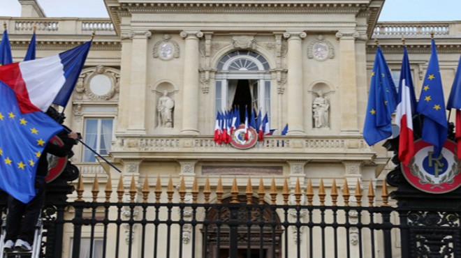 Fransa Dışişleri Bakanı: İslam a saygı duyuyoruz