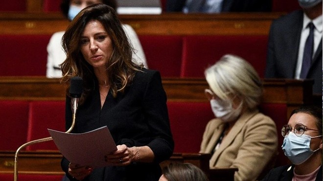 Fransa parlamentosunda  iç çamaşırı  istifası