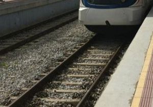 İZBAN da kaza: Ulaşıma  lokomotif  engeli 