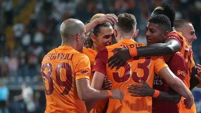 Galatasaray gruplara kalmayı başardı