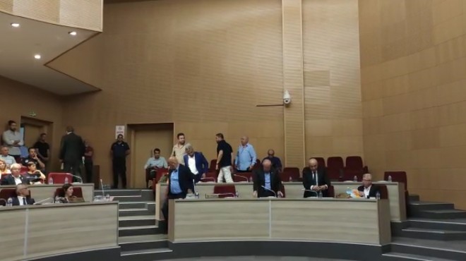 Gaziemir’de olaylı meclis… Cumhur İttifakı salonu terk etti
