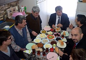 Balbay halk sofrasında: Zeytin-peynir sizden umut bizden! 