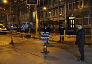 İstanbul da kalaşnikoflu infaz: 2 ölü 1 yaralı