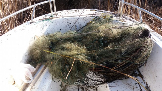 Gölün içinde kaçak balık avlama ağı ele geçirildi