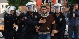 Gül ü protesto eden 41 öğrenci gözaltına alındı