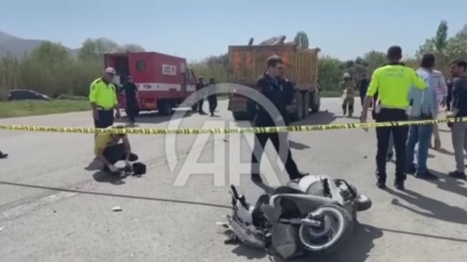 Hafriyat yüklü kamyona çarpan motosikletli yaşamını yitirdi
