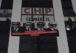 CHP İzmir de o pankartı binaya astı! 