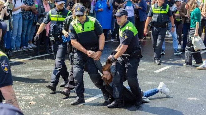 Hollanda da çevre eylemine müdahale: 1579 gözaltı