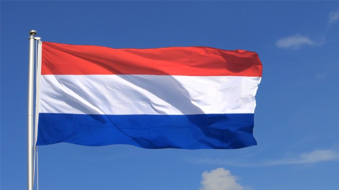 Hollanda da uçak düştü: İki kişi aranıyor