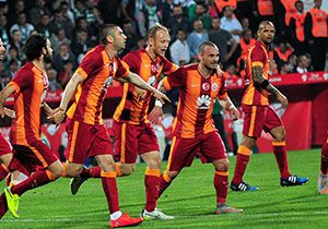 Galatasaray Türkiye Kupası’nı müzesine götürdü 