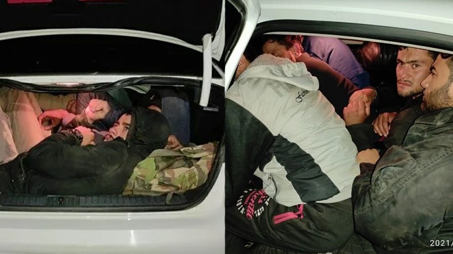 İki otomobilde 29 kaçak göçmen yakalandı