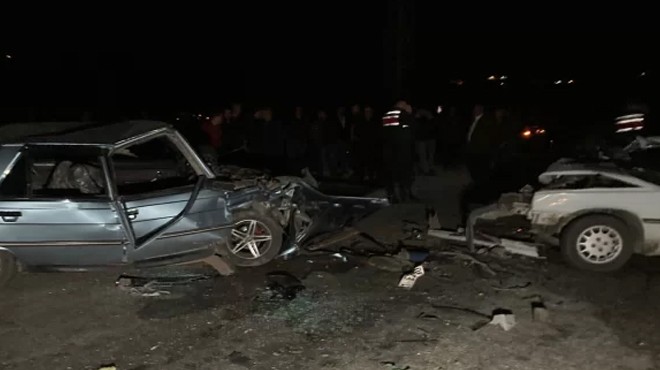 İki otomobilin çarpıştığı kazada 2 kişi öldü!