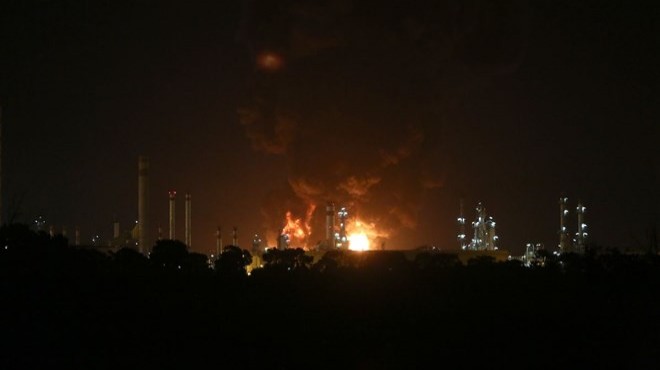 İran da petrol rafinerisinde yangın