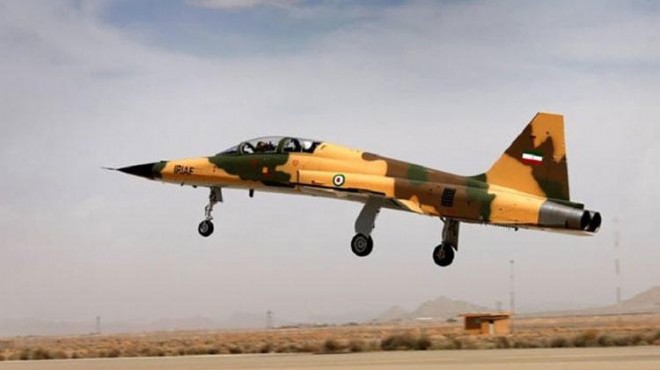 İran yerli savaş uçağı Kovsar ı tanıttı!