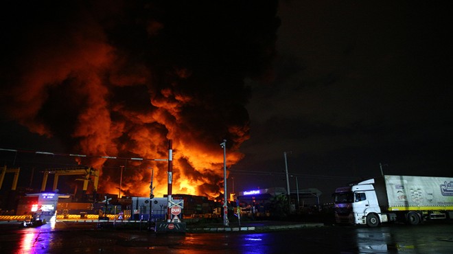 İskenderun Limanı nda yangın sürüyor