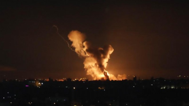 İsrail abluka altındaki Gazze yi vurdu