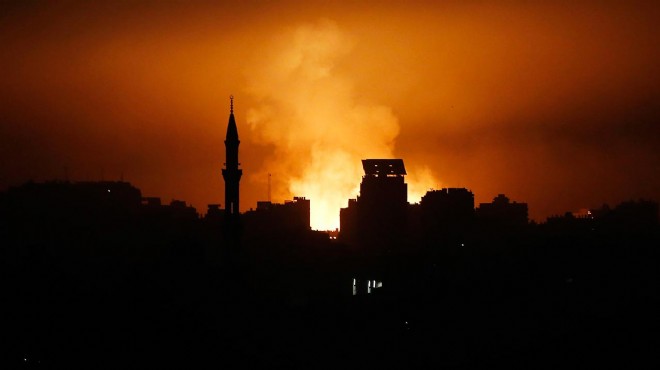 İsrail Gazze de camiyi vurdu