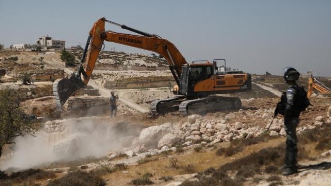 İsrail güçleri, Batı Şeria da Filistinlilere ait yapıları yıktı