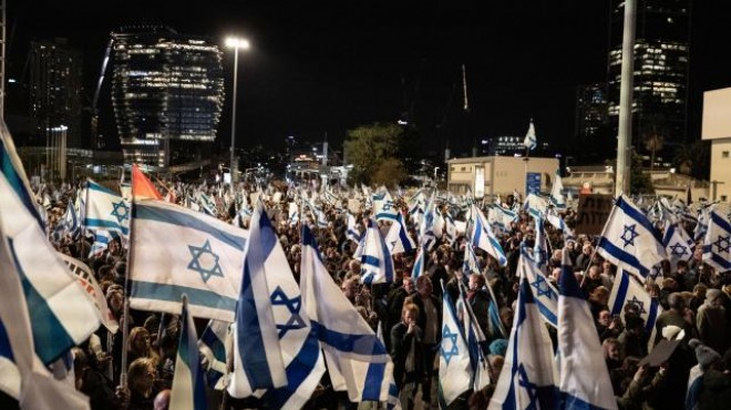 İsrail halkı Netanyahu yu protesto etmek için sokaklarda