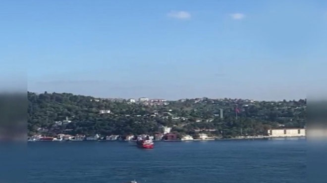 İstanbul Boğazı nda panik! Gemi sürüklendi