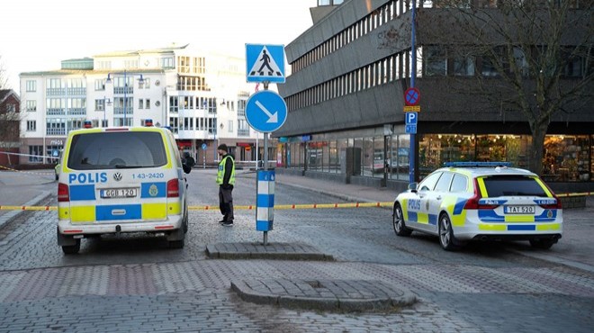 İsveç te bıçaklı saldırı: 8 kişi yaralandı!