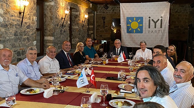 İYİ Parti İzmir yemekte buluştu