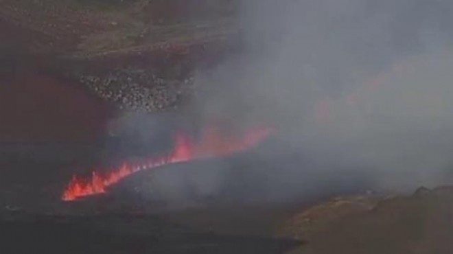 İzlanda nın güneybatısında yanardağ patladı