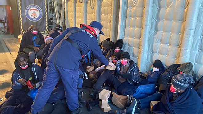 İzmir açıklarında 133 göçmen kurtarıldı