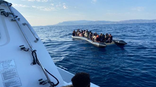 İzmir açıklarında 136 düzensiz göçmen kurtarıldı, 38 göçmen yakalandı
