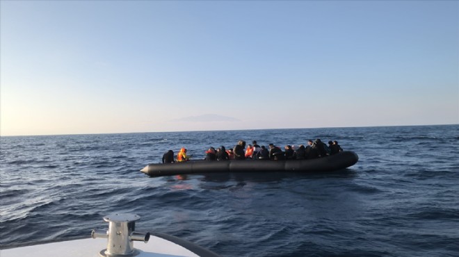 İzmir açıklarında 180 düzensiz göçmen kurtarıldı
