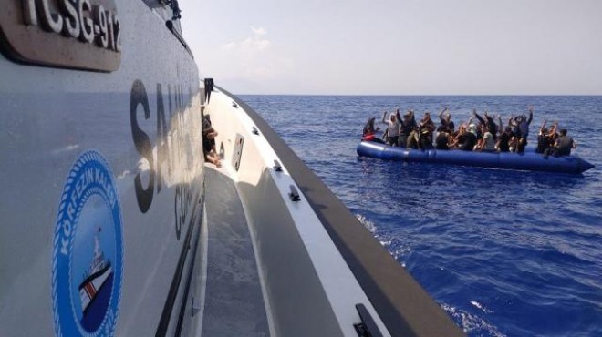 İzmir açıklarında 29 göçmen kurtarıldı
