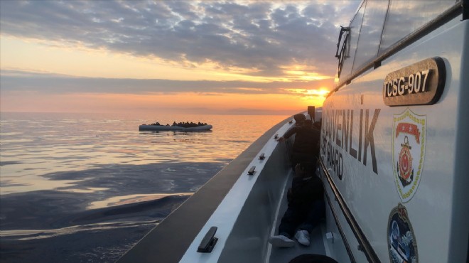 İzmir açıklarında 52 göçmen kurtarıldı