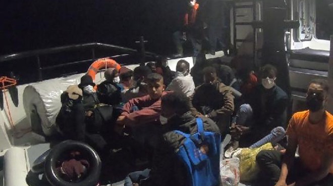 İzmir açıklarında 58 kaçak göçmen kurtarıldı