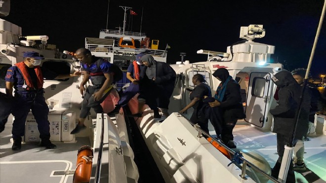 İzmir açıklarında 69 düzensiz göçmen kurtarıldı, 19 göçmen yakalandı