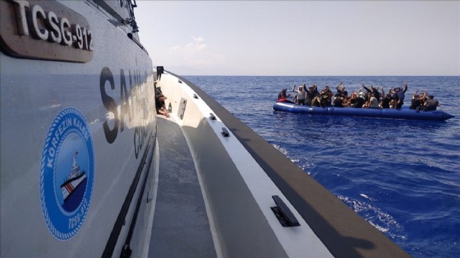 İzmir açıklarında geri itilen 45 göçmen kurtarıldı